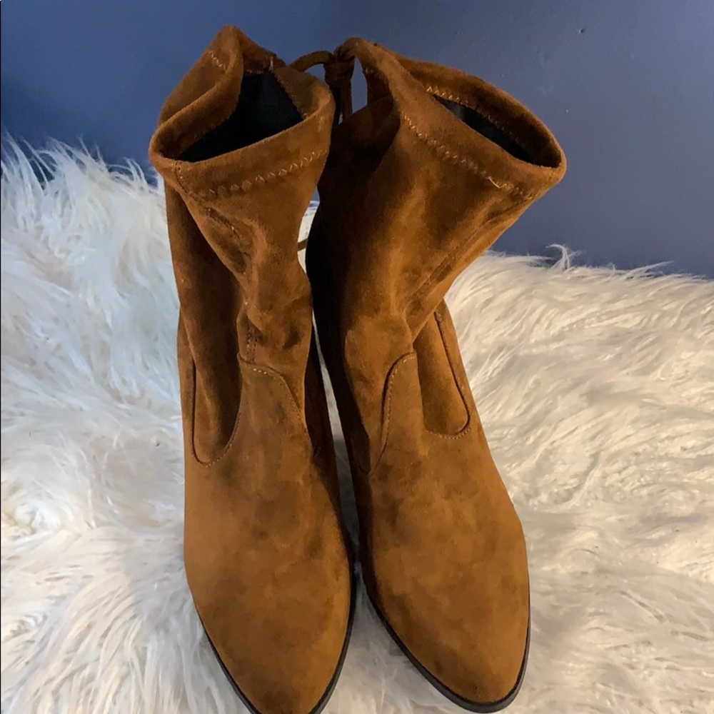 Boots - Picture 3 of 4